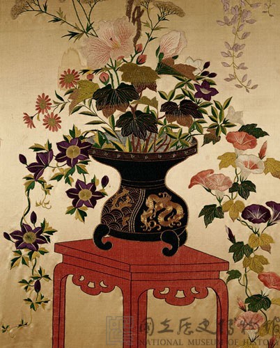 立式花蝶大繡片藏品圖，第2張
