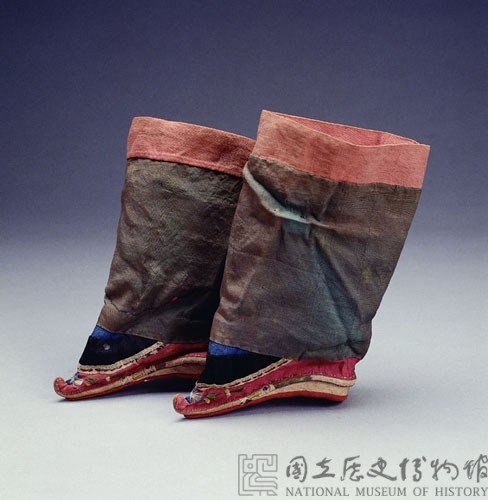 Women’s Green Silk-Edged Shoes Collection Image, Figure 2, Total 3 Figures