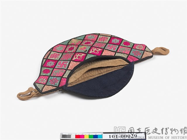十字繡方格紋抱腹荷包藏品圖，第3張