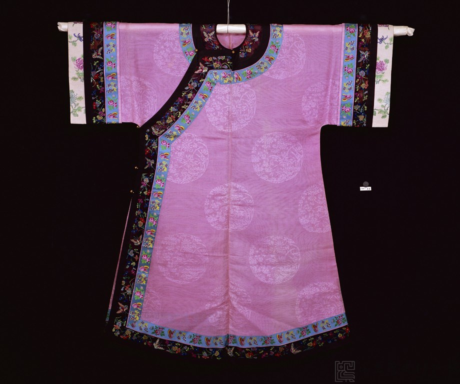 紫紗團花緄邊刺繡女袍藏品圖，第1張