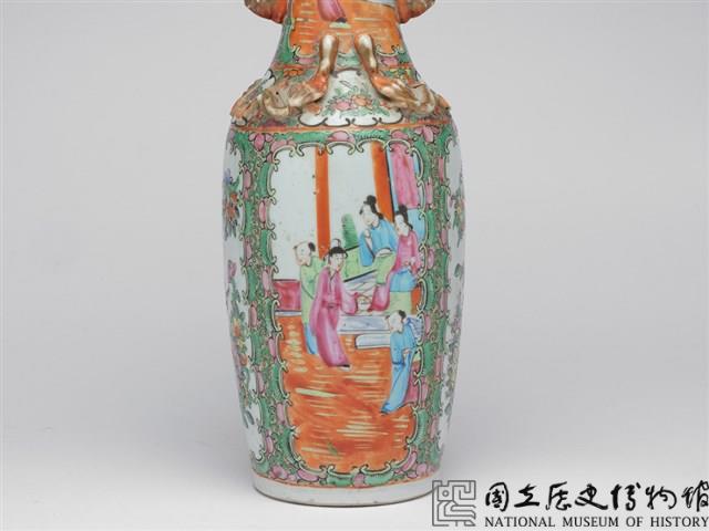 廣彩開光人物花鳥雙耳瓶藏品圖，第3張