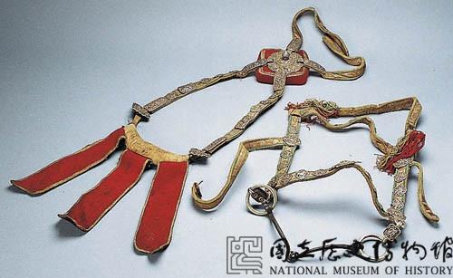 西藏古代銀質馬具轡與尾飾藏品圖，第1張