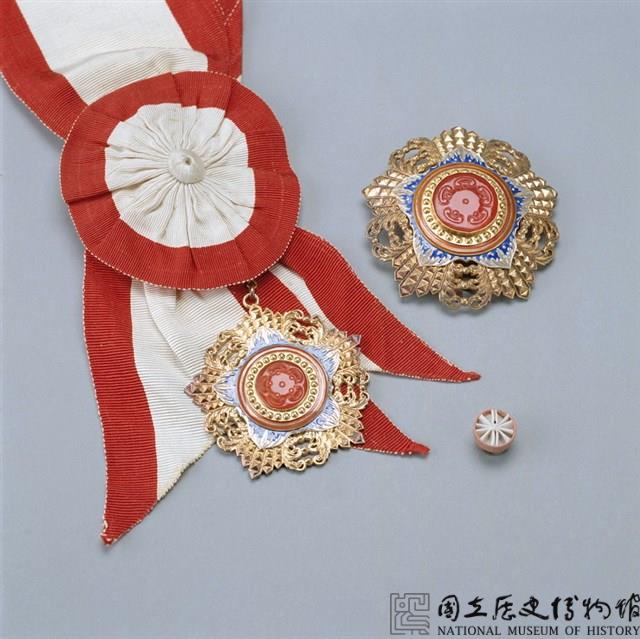 二等采玉勳章藏品圖，第1張