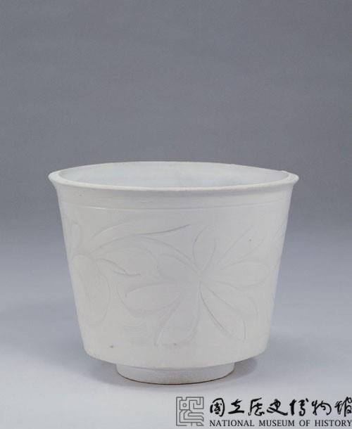 磁州窯白釉刻花盆藏品圖，第1張