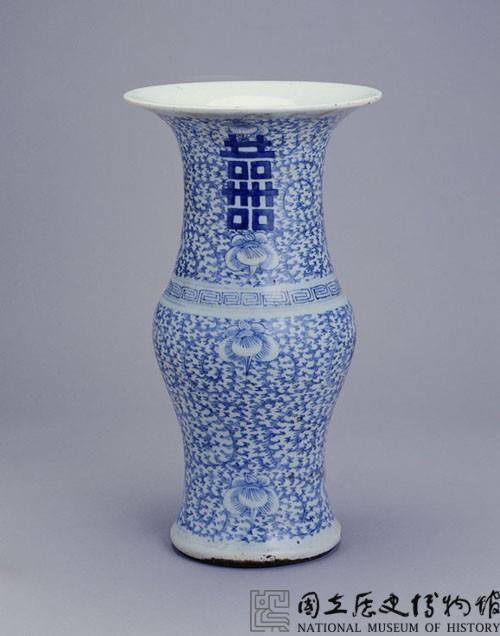 青花纏枝花卉紋囍字瓶藏品圖，第1張