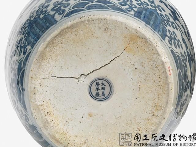 萬曆青花雙龍暖壽罈藏品圖，第6張