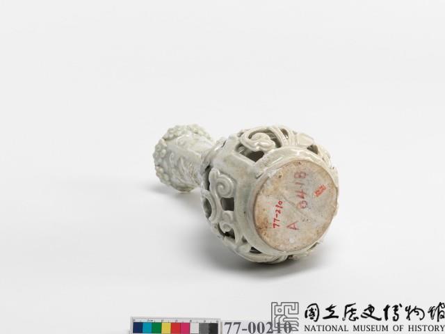 青白瓷雕花瓶藏品圖，第4張
