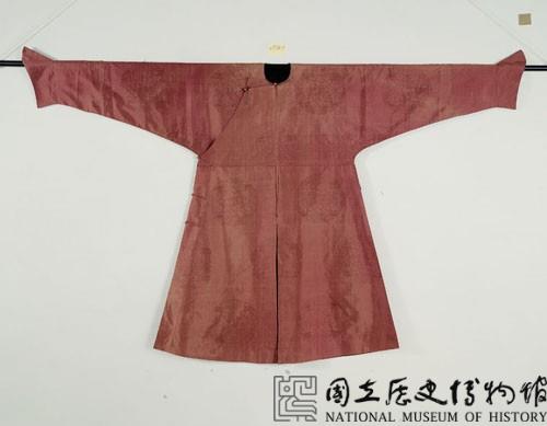 淡秋香緞暗團花官禮袍服藏品圖，第1張