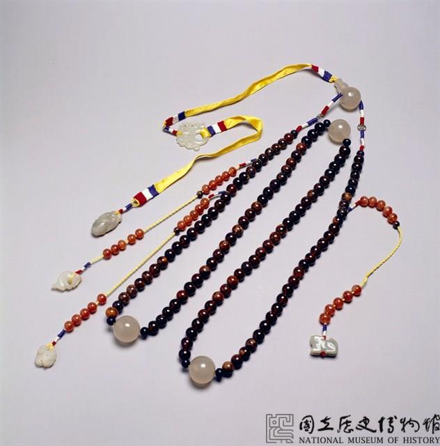 琥珀白玉瑪瑙朝珠-國立歷史博物館-藏品資料-71-00295
