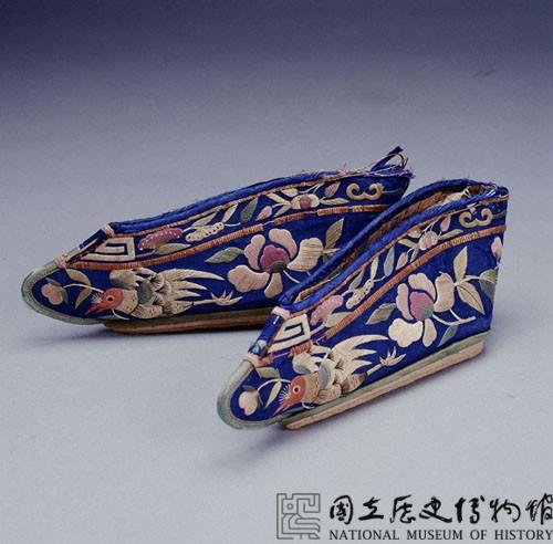 藍緞彩繡女鞋藏品圖，第1張