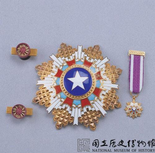 三等景星勳章藏品圖，第1張