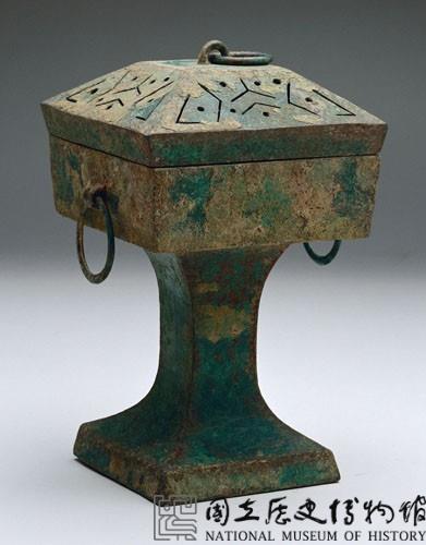 青銅鏤空方形薰爐藏品圖，第1張
