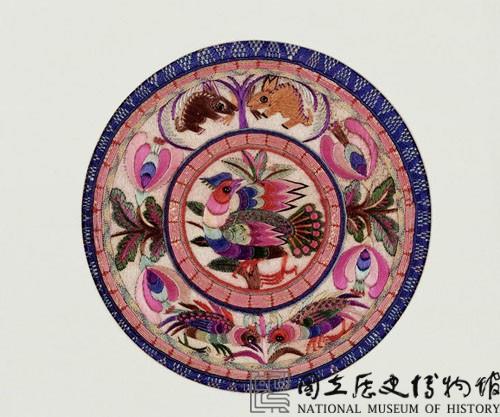 鴛鴦彩繡茶墊藏品圖，第1張