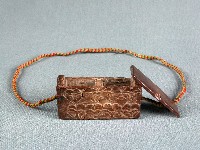 木彫祈禱盒-蓋藏品圖，第1張