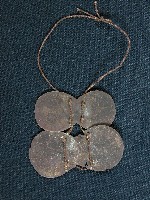 男胸飾藏品圖，第1張