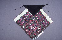 胸兜藏品圖，第1張