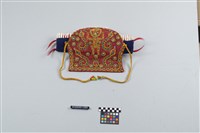 男子頭飾藏品圖，第2張