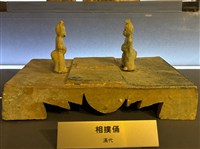 綠釉相撲俑藏品圖，第1張