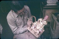 〈雕刻屋〉粧佛師（1950至2006年臺灣常民生活）藏品圖，第1張