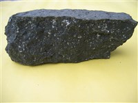 玄武質安山岩藏品圖，第2張