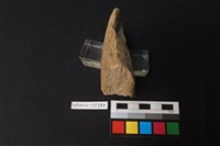 斧鋤型器殘件藏品圖，第3張