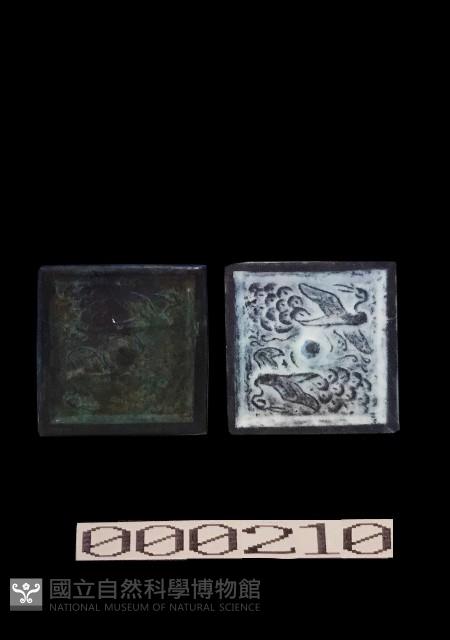 雙鳳四方鏡藏品圖，第1張