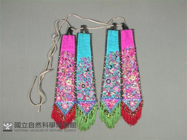 飄帶型圍腰藏品圖，第1張