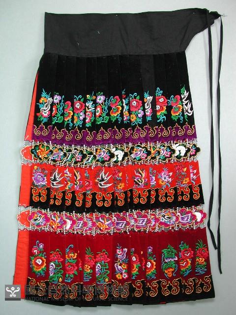 白銅裝(飄帶裙)藏品圖，第1張