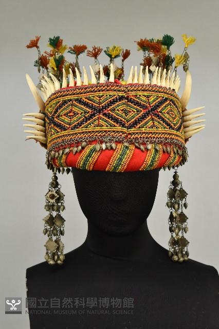 排灣女頭飾藏品圖，第1張