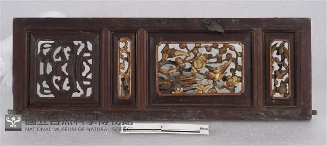 神龕上的門花雕刻藏品圖，第1張