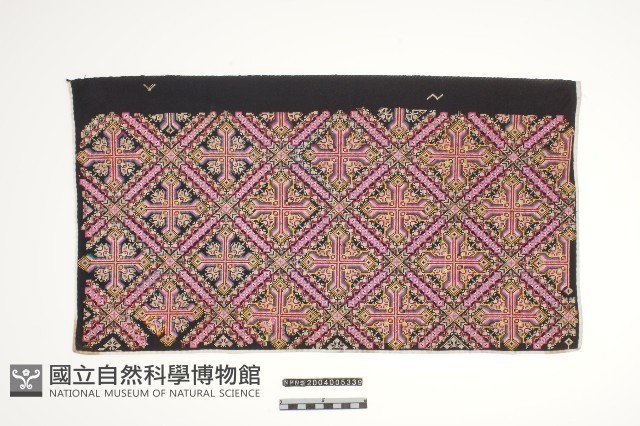 後衣襬繡片藏品圖，第1張