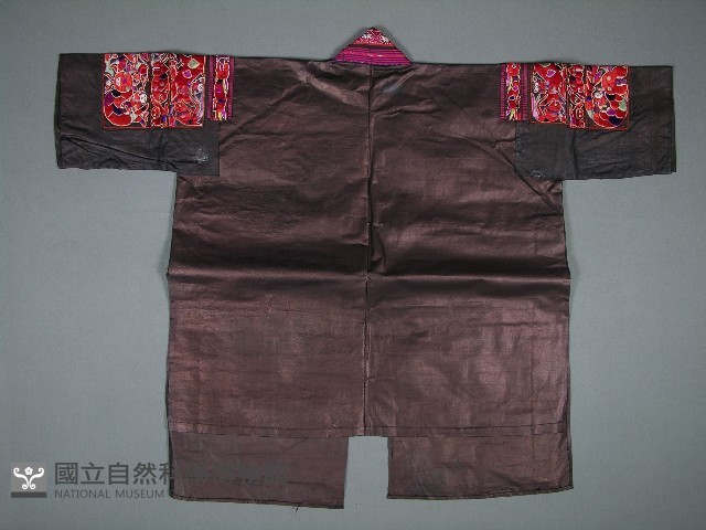 上衣藏品圖，第2張