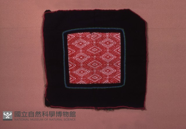 胸兜藏品圖，第1張