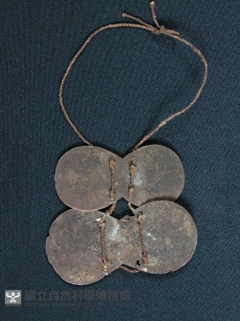 男胸飾藏品圖，第1張