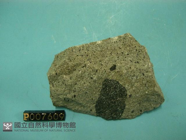 角閃石安山岩藏品圖，第2張