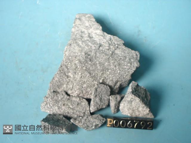 換質角閃石安山岩藏品圖，第3張