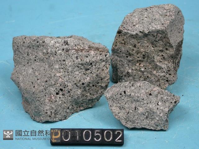 角閃石-黑雲母安山岩藏品圖，第2張