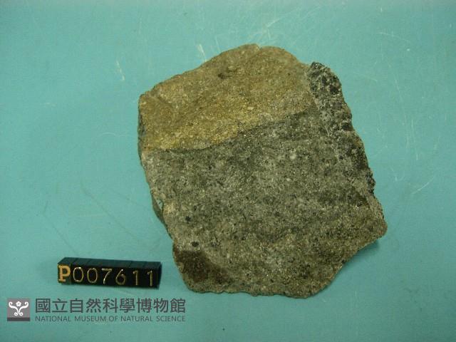 角閃石安山岩藏品圖，第2張