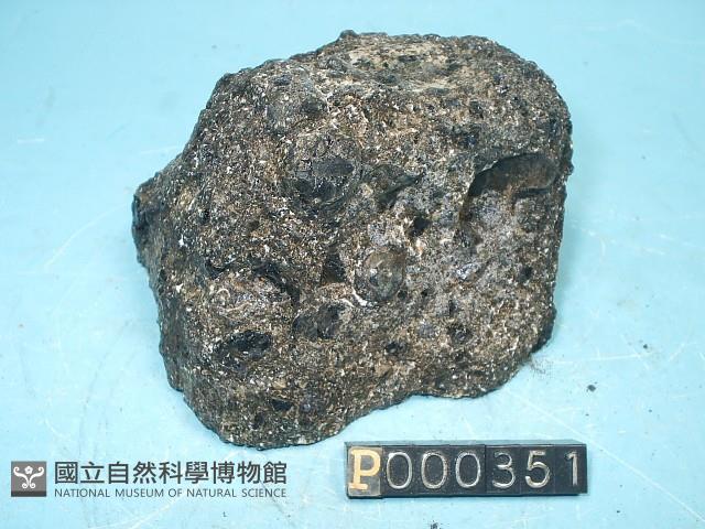玻璃質玄武岩藏品圖，第2張