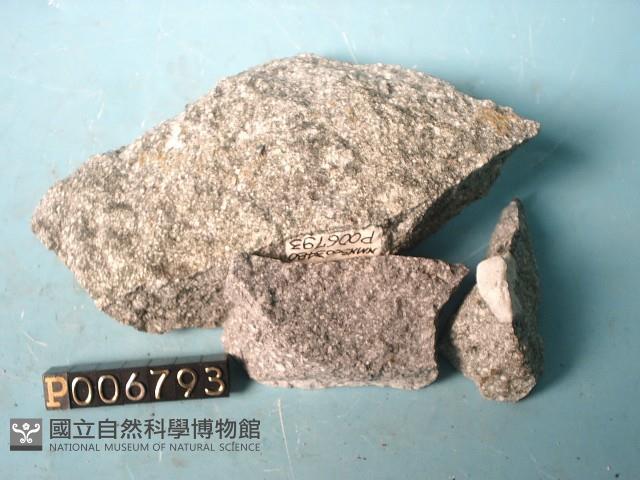 換質角閃石安山岩藏品圖，第4張