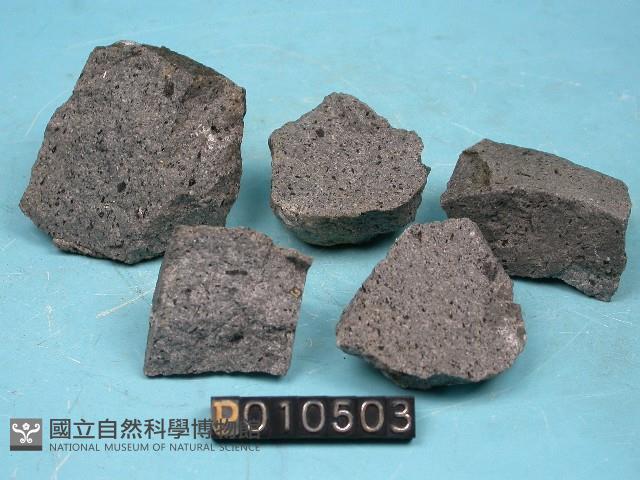 角閃石-黑雲母安山岩藏品圖，第2張