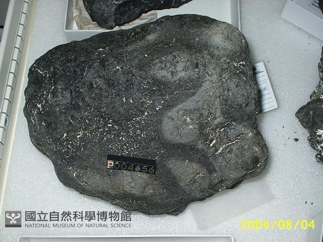 玻璃質玄武岩藏品圖，第2張