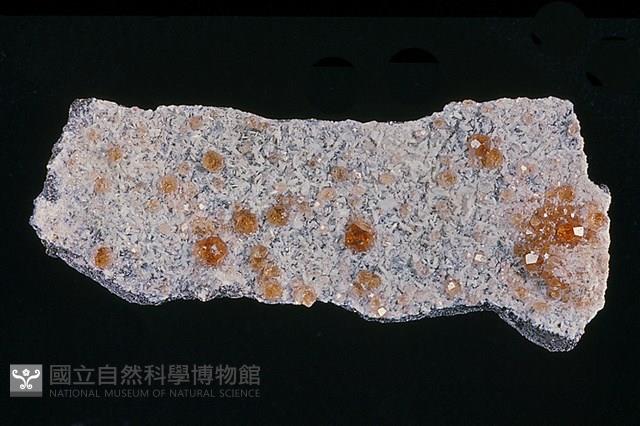 鐵鈣鋁榴石/鈉長石藏品圖，第1張
