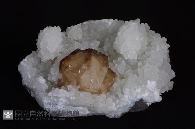 Calcite/Chalcedony Collection Image, Figure 1, Total 4 Figures