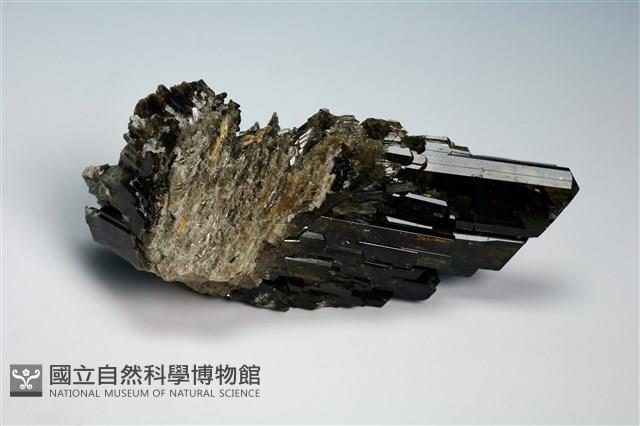 斜黝簾石藏品圖，第1張