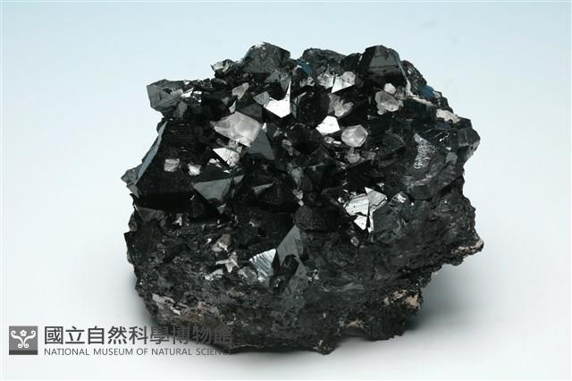 黑錳礦藏品圖，第1張