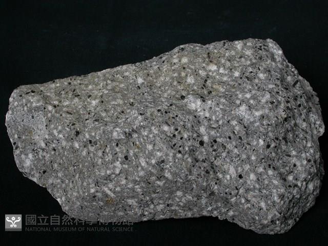 角閃黑雲母安山岩藏品圖，第1張