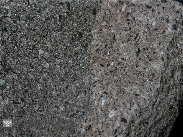 黑雲母角閃石安山岩藏品圖，第2張