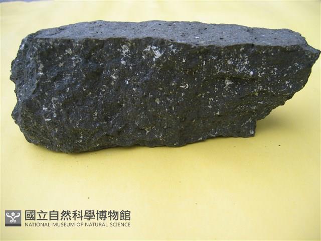 玄武質安山岩藏品圖，第2張
