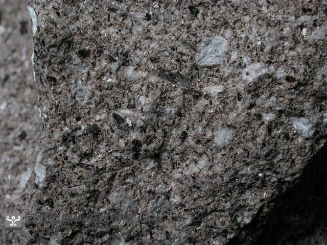 黑雲母角閃石安山岩藏品圖，第2張